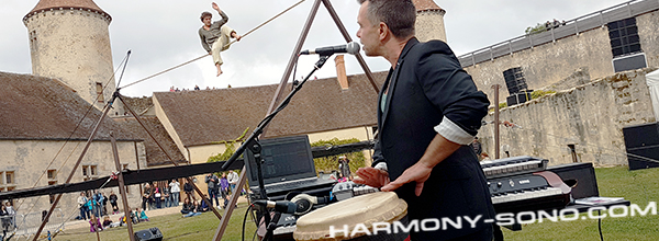 Location matériel sonorisation concert : console de mixage YAMAHA QL1 + YAMAHA RIO 3224-D, enceinte longue portée L'ACOUSTICS KARA, caisson de basse L'ACOUSTICS SB18, ampli L'ACOUSTICS LA12x, enceinte L'ACOUSTICS X12, ampli L'ACOUSTICS LA4x, micro SENNHEISER E904 - PARIS