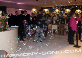 Machine à bulles 500w spécial fête, mariage, événementiel + 5l de liquide  inclus - Conforama